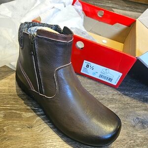 Womens 8.5 Brown Leather Booties NWT